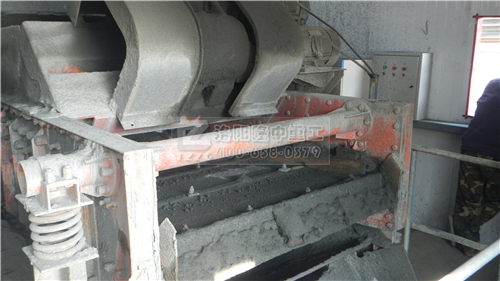 尾礦干排篩使用現場 尾礦干排篩使用現場.jpg